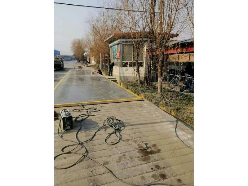 安陽市金旺臨化水泥有限公司 安陽縣水冶鎮(zhèn)西街 3.3米*18米*200噸地磅安裝安例 全數(shù)字化，高精密度，防作弊式